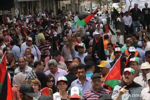 Palestinians wave national flags on May 15, 2016 in the West Bank city of Nablus during a rally to commemorate the "Nakba" or "catastrophe" in Arabic in reference to the establishment in 1948 of the state of Israel. "Nak...