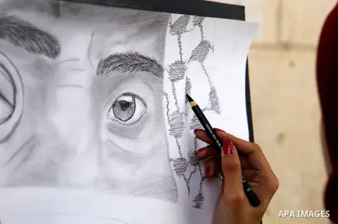 Palestinian artists paint artwork during a rally marking the 68th anniversary of the Nakba in the West Bank city of Hebron May 15, 2016. "Nakba" means in Arabic "catastrophe" in reference to the birth of the state of Isr...