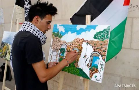 Palestinian artists paint artwork during a rally marking the 68th anniversary of the Nakba in the West Bank city of Hebron May 15, 2016. "Nakba" means in Arabic "catastrophe" in reference to the birth of the state of Isr...