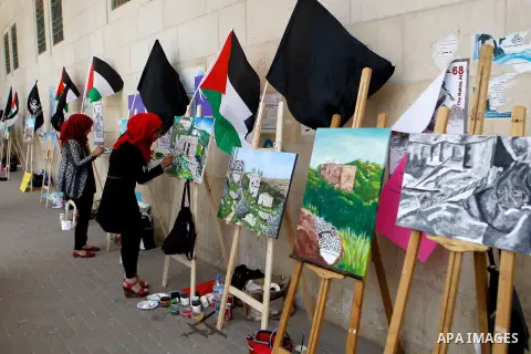 Palestinian artists paint artwork during a rally marking the 68th anniversary of the Nakba in the West Bank city of Hebron May 15, 2016. "Nakba" means in Arabic "catastrophe" in reference to the birth of the state of Isr...