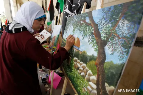 Palestinian artists paint artwork during a rally marking the 68th anniversary of the Nakba in the West Bank city of Hebron May 15, 2016. "Nakba" means in Arabic "catastrophe" in reference to the birth of the state of Isr...
