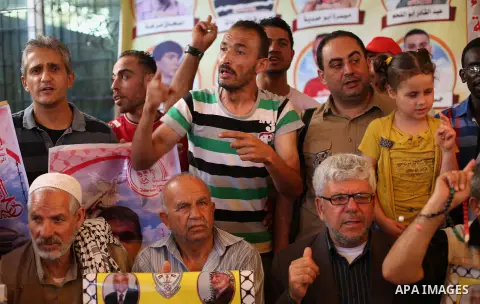 Palestinians take part in a protest demanding release the prisoners in Israeli jails, in front of Red cross office, in Gaza city, on May 16, 2016. Photo by Mohammed Asad