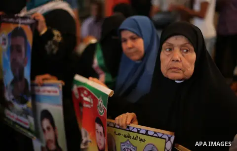 Palestinians take part in a protest demanding release the prisoners in Israeli jails, in front of Red cross office, in Gaza city, on May 16, 2016. Photo by Mohammed Asad
