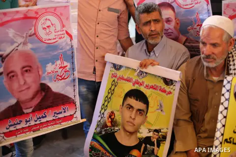 Palestinians take part in a protest demanding release the prisoners in Israeli jails, in front of Red cross office, in Gaza city, on May 16, 2016. Photo by Mohammed Asad