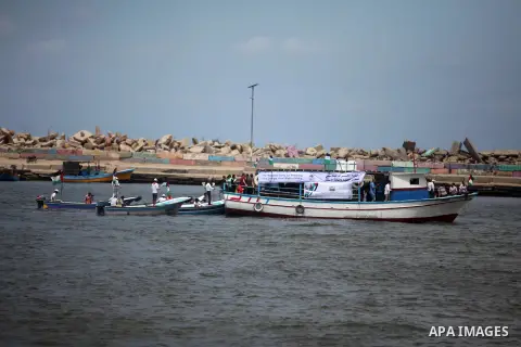 Palestinian patients take part during a protest demanding for treatment abroad, at the Seaport of Gaza City on May 18, 2016. Photo by Ashraf Amra