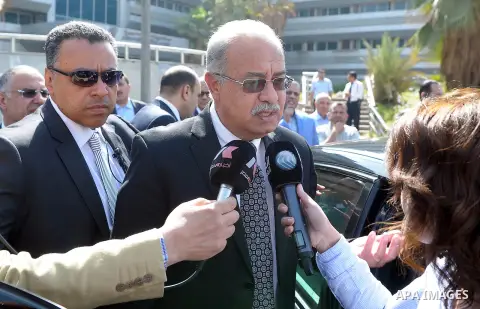 Egyptian Prime Minister Sherif Ismail (R) speaks to reporters after arriving at airport to follow up the incident of the missing EgyptAir flight MS804, Cairo, Egypt, 19 May 2016. According to media reports quoting EgyptA...