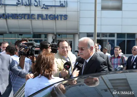 Egyptian Prime Minister Sherif Ismail (R) speaks to reporters after arriving at airport to follow up the incident of the missing EgyptAir flight MS804, Cairo, Egypt, 19 May 2016. According to media reports quoting EgyptA...