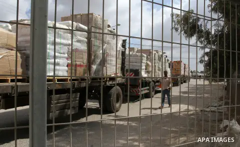 Loaded trucks cross the Kerem Shalom crossing to Rafah in southern Gaza Strip on May 23, 2016. Israel said on May 22 it was lifting a ban imposed last month on private imports of cement to the Hamas-run Gaza Strip. The b...