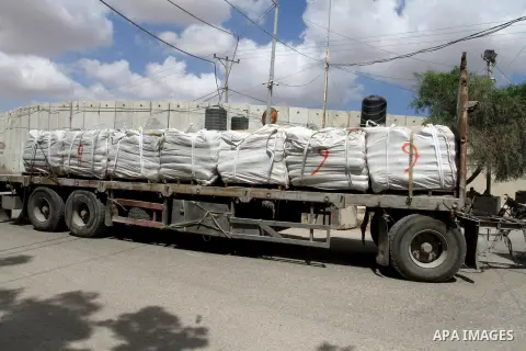 Loaded trucks cross the Kerem Shalom crossing to Rafah in southern Gaza Strip on May 23, 2016. Israel said on May 22 it was lifting a ban imposed last month on private imports of cement to the Hamas-run Gaza Strip. The b...