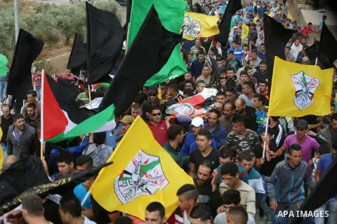 Mourners carry the bodies of Palestinian woman Maram Abu Ismail and her brother Ibrahim Taha, who were shot dead by Israeli police last month, during their funeral near the West Bank city of Ramallah May 23, 2016. Photo...