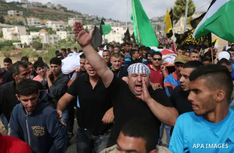 Mourners carry the bodies of Palestinian woman Maram Abu Ismail and her brother Ibrahim Taha, who were shot dead by Israeli police last month, during their funeral near the West Bank city of Ramallah May 23, 2016. Photo...