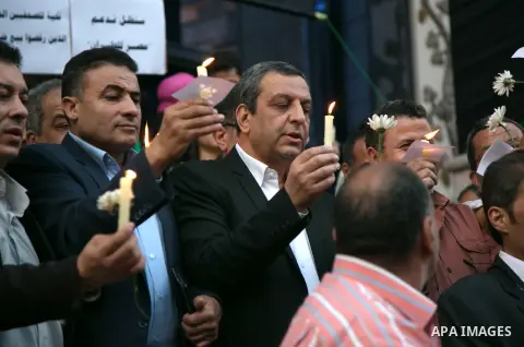 Egyptian journalists hold candles and placards supporting EgyptAir during a candlelight vigil for the victims of EgyptAir flight 804 in front of the Journalists' Syndicate in Cairo, Egypt, on May 24, 2016. The cause of T...