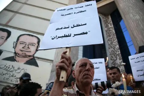 Egyptian journalists hold candles and placards supporting EgyptAir during a candlelight vigil for the victims of EgyptAir flight 804 in front of the Journalists' Syndicate in Cairo, Egypt, on May 24, 2016. The cause of T...