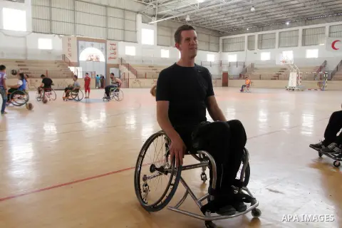 An American coach Jess marc, trains disabled Palestinians to play a basketball in Khan Younis in the southern Gaza strip, on May 26, 2016. Photo by Abed Rahim Khatib