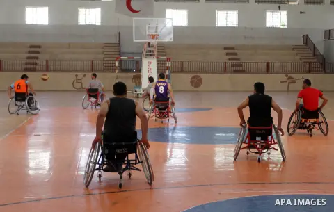 An American coach Jess marc, trains disabled Palestinians to play a basketball in Khan Younis in the southern Gaza strip, on May 26, 2016. Photo by Abed Rahim Khatib