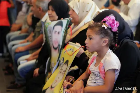 Palestinians take part in a protest demanding release the prisoners in Israeli jails, in front of Red cross office, in Gaza city, on May 30, 2016. Photo by Mohammed Asad