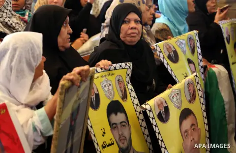 Palestinians take part in a protest demanding release the prisoners in Israeli jails, in front of Red cross office, in Gaza city, on May 30, 2016. Photo by Mohammed Asad