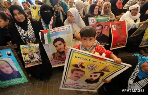 Palestinians take part in a protest demanding release the prisoners in Israeli jails, in front of Red cross office, in Gaza city, on May 30, 2016. Photo by Mohammed Asad