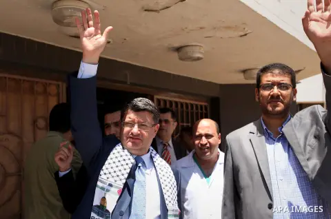 Turkish Consul, Mustafa Sarnic with Gerald Rockenschaub, Head of the WHO office in the occupied Palestinian territories visit al-Shifa hospital in Gaza City, on May 30, 2016. Photo by Ashraf Amra