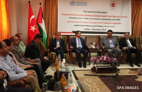 Turkish Consul, Mustafa Sarnic with Gerald Rockenschaub, Head of the WHO office in the occupied Palestinian territories visit al-Shifa hospital in Gaza City, on May 30, 2016. Photo by Ashraf Amra