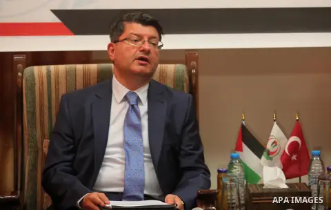 Turkish Consul, Mustafa Sarnic visits al-Shifa hospital in Gaza City, on May 30, 2016. Photo by Ashraf Amra
