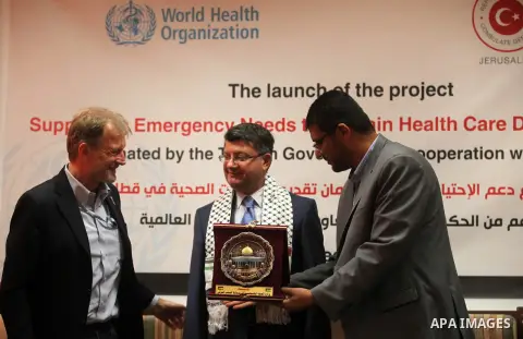 Turkish Consul, Mustafa Sarnic with Gerald Rockenschaub, Head of the WHO office in the occupied Palestinian territories visit al-Shifa hospital in Gaza City, on May 30, 2016. Photo by Ashraf Amra