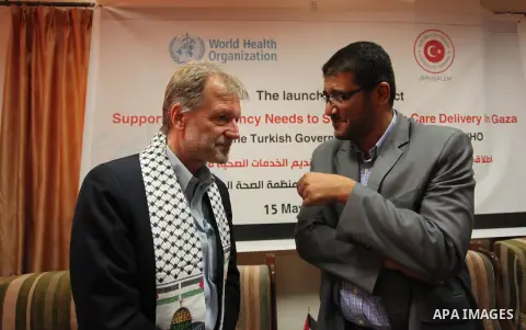 Turkish Consul, Mustafa Sarnic with Gerald Rockenschaub, Head of the WHO office in the occupied Palestinian territories visit al-Shifa hospital in Gaza City, on May 30, 2016. Photo by Ashraf Amra