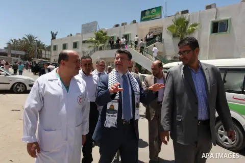 Turkish Consul, Mustafa Sarnic with Gerald Rockenschaub, Head of the WHO office in the occupied Palestinian territories visit al-Shifa hospital in Gaza City, on May 30, 2016. Photo by Ashraf Amra