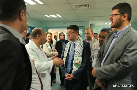 Turkish Consul, Mustafa Sarnic with Gerald Rockenschaub, Head of the WHO office in the occupied Palestinian territories visit al-Shifa hospital in Gaza City, on May 30, 2016. Photo by Ashraf Amra