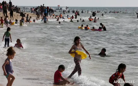 Palestininas swim in the Mediterranean sea on the coast of Gaza city, on June 03, 2016 on the last Friday before the Islamic holy month of Ramadan. Photo by Mohammed Asad