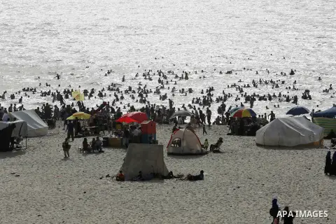Palestininas swim in the Mediterranean sea on the coast of Gaza city, on June 03, 2016 on the last Friday before the Islamic holy month of Ramadan. Photo by Mohammed Asad