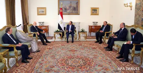 Egyptian President Abdel Fattah al-Sisi meets with Iraqi Foreign Minister, Ibrahim al-Jaafari, in the capital Cairo on June 4, 2016. Photo by Egyptian President Office