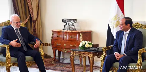 Egyptian President Abdel Fattah al-Sisi meets with Iraqi Foreign Minister, Ibrahim al-Jaafari, in the capital Cairo on June 4, 2016. Photo by Egyptian President Office