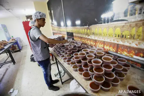 A Palestinian man prepares food for the poor Palestinians from an Islamic charity "Tekkia" in the West Bank city of Nablus on the holy month of Ramadan on June 09, 2016. Ramadan is sacred to Muslims because it is during...