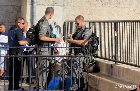 Israeli policemen stand guard at the Al-Aqsa Mosque, in Jerusalem, on June 9, 2016. Photo by Mahfouz Abu Turk