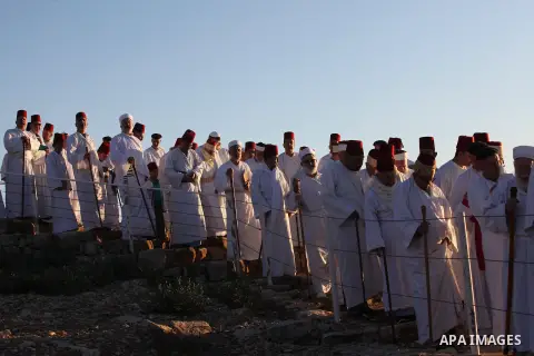 Members of the Samaritan sect take part in a traditional pilgrimage marking the holiday of Shavuot, atop Mount Gerizim near the West Bank city of Nablus early June 12, 2016. Photo by Nedal Eshtayah