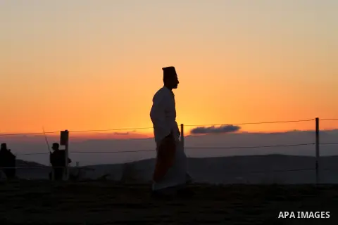 Members of the Samaritan sect take part in a traditional pilgrimage marking the holiday of Shavuot, atop Mount Gerizim near the West Bank city of Nablus early June 12, 2016. Photo by Nedal Eshtayah