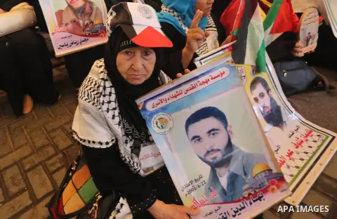 Palestinians take part in a protest demanding release the prisoners in Israeli jails, in front of Red cross office, in Gaza city, on June 13, 2016. Photo by Mohammed Asad