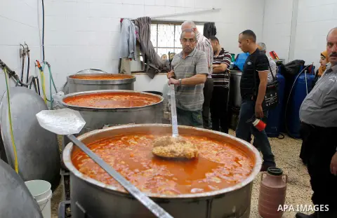 Palestinians prepare food to be distributed for free during the holy fasting month of Ramadan in the West Bank city of Hebron, 13 June 2016. the "Ibrahimi Takiya" was founded in 960 AD as an institute provides food for o...