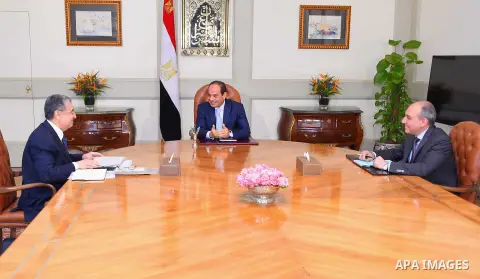 Egyptian President Abdel Fattah al-Sisi meets with Mohammed Shaker, Minister of Electricity and Renewable Energy, in Cairo, Egypt, on June 14, 2016. Photo by Egyptian President Office