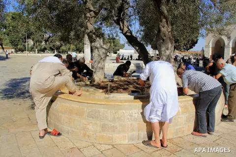 Palestinian Muslim worshippers perform the afternoon (Asr) prayer during the holy fasting month of Ramadan at al-Aqsa mosque, in Jerusalem's old city on June 20, 2016. Ramadan is sacred to Muslims because it is during th...