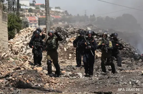 Israeli security forces advance during clashes with Palestinian protesters following a demonstration against the expropriation of Palestinian land by Israel on June 24, 2016 in the village of Kfar Qaddum, near Nablus, in...