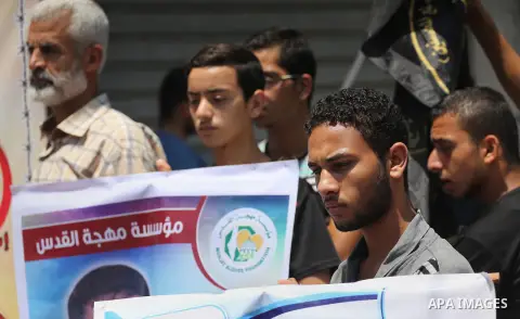 Palestinians take part in a protest demanding release the prisoners in Israeli jails, in Gaza city, on June 26, 2016. Photo by Mohammed Asad