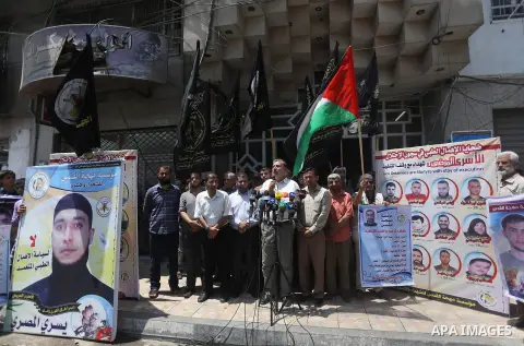 Palestinians take part in a protest demanding release the prisoners in Israeli jails, in Gaza city, on June 26, 2016. Photo by Mohammed Asad