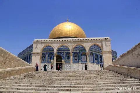 Palestinian men walk outside Jerusalem's al-Aqsa mosque after clashes erupted at the compound between Palestinians and Israeli police on June 26, 2016 during the holy month of Ramadan. Israeli police at Jerusalem's Al-Aq...