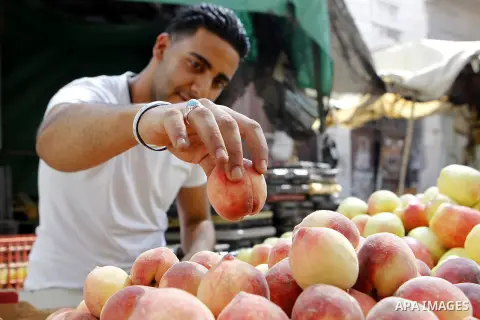 Palestinians shop at a market during the holy month of Ramadan in the West Bank city of Hebron, on June 28, 2016. Photo by Wisam Hashlamoun