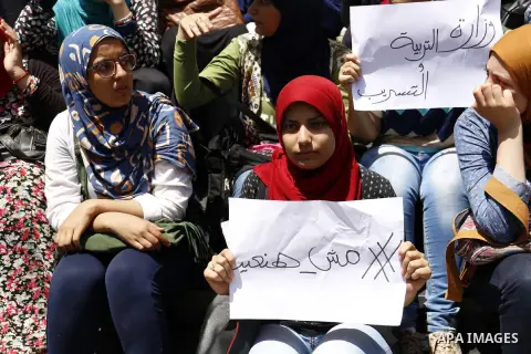 High school students take part in a protest against the cancellation and postponement of exams after a series of exam leaks, in front of journalists syndicate in Cairo, Egypt June 29, 2016. Photo by Amr Sayed