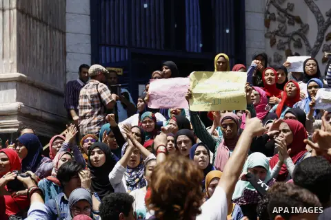 High school students take part in a protest against the cancellation and postponement of exams after a series of exam leaks, in front of journalists syndicate in Cairo, Egypt June 29, 2016. Photo by Amr Sayed