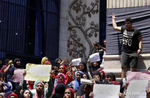 High school students take part in a protest against the cancellation and postponement of exams after a series of exam leaks, in front of journalists syndicate in Cairo, Egypt June 29, 2016. Photo by Amr Sayed