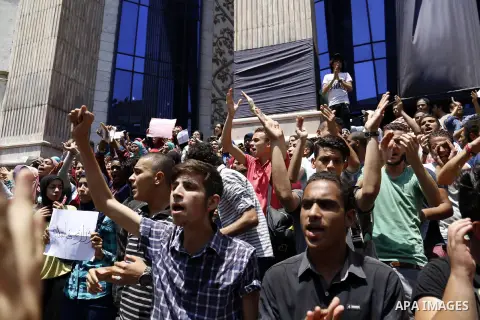 High school students take part in a protest against the cancellation and postponement of exams after a series of exam leaks, in front of journalists syndicate in Cairo, Egypt June 29, 2016. Photo by Amr Sayed